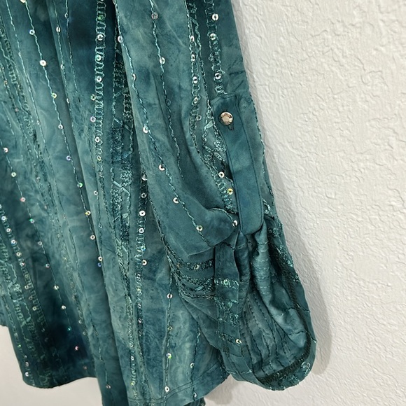 Pretty sequenced blouse - Picture 2 of 5